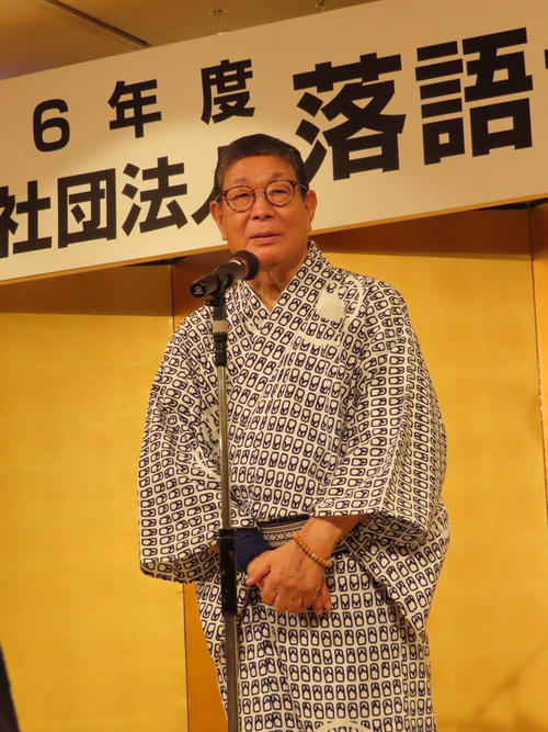 落語協会新会長柳家さん喬「これから大きく変わっていく」と期待　夏の寄り合いであいさつ