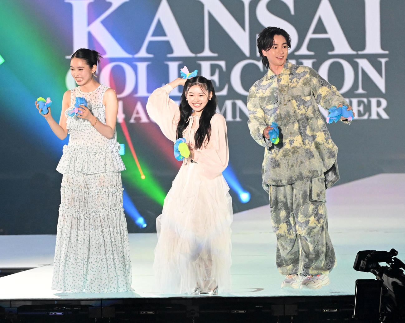 「きみの色」ステージ、左から高石あかり、鈴川紗由、木戸大聖（撮影・前岡正明）