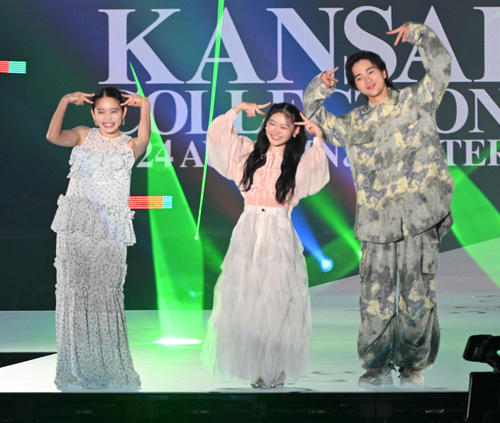 「きみの色」ステージ、左から高石あかり、鈴川紗由、木戸大聖（撮影・前岡正明）
