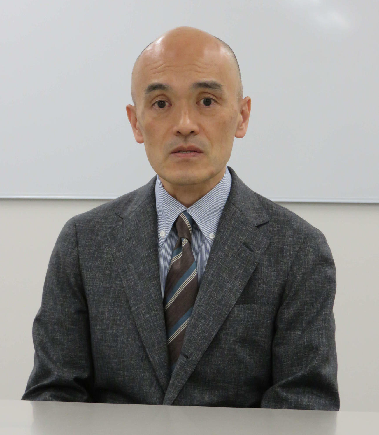 取材対応した宝塚歌劇団の村上浩爾理事長（撮影・村上久美子）