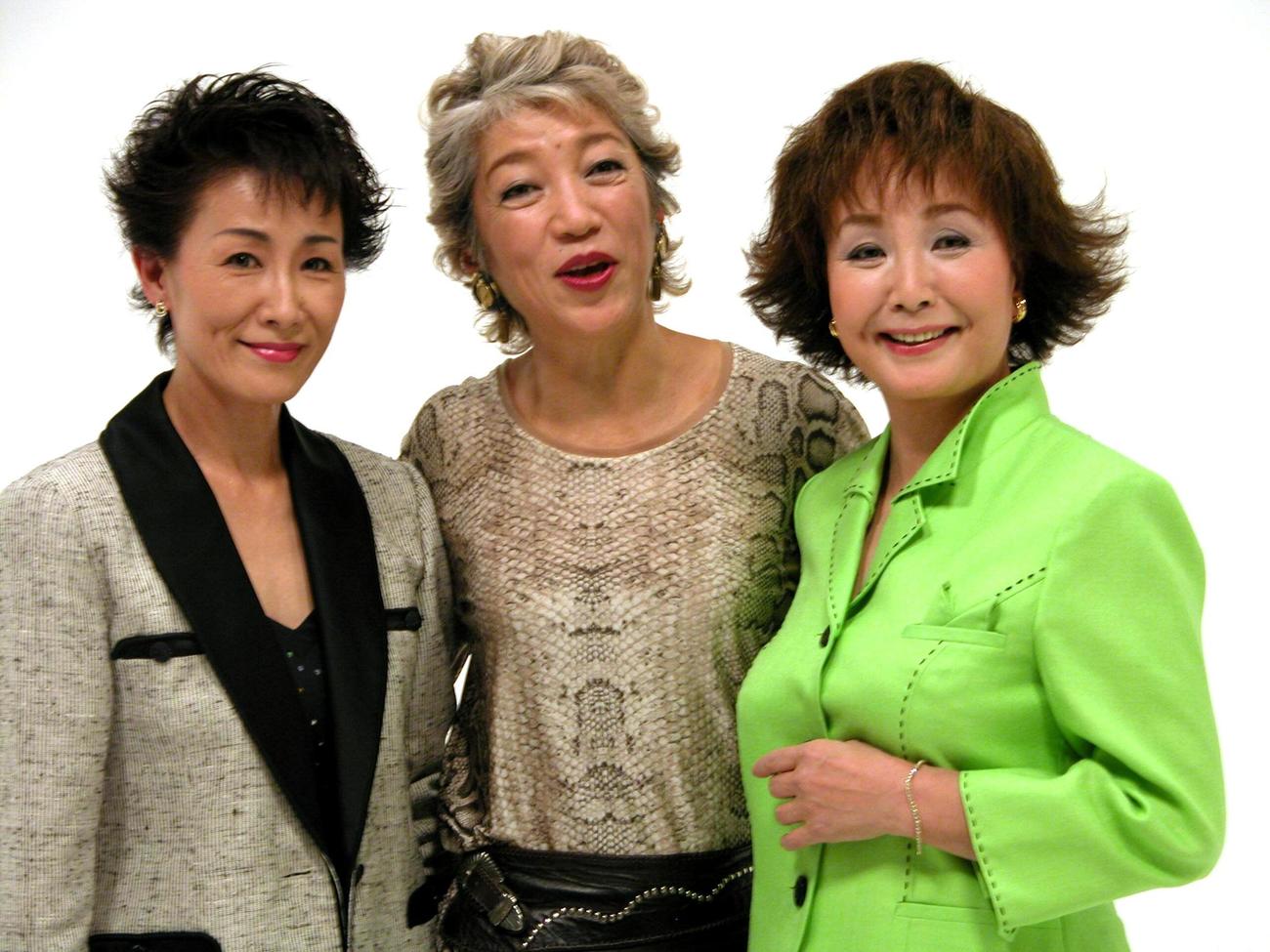 スパーク3人娘（左から）伊東ゆかり、中尾ミエ、園まりさん
