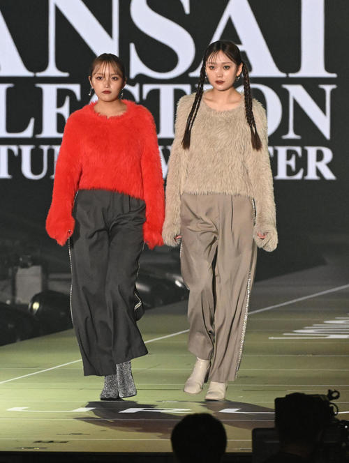 ねお（左）と野咲美優（撮影・前岡正明）