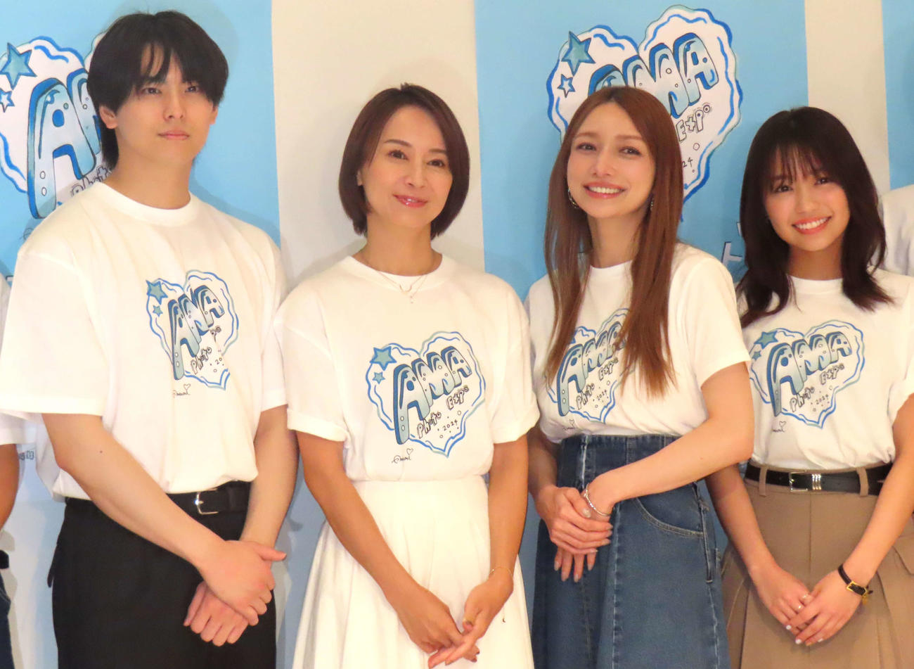 写真展「マネフォト～わたしたちが見ている世界～」取材会に登壇した、左から高野洸、鈴木亜美、後藤真希、大原優乃、平美乃理、上坂樹里