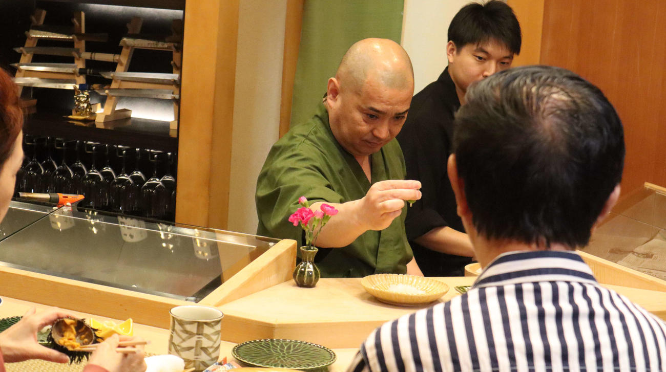 日本テレビ系特番「新ニッポン観光！ウハウハ新名所の仕掛け人」で料理を振る舞う、外国人観光客にも大人気の「シェフ・ヒロ」