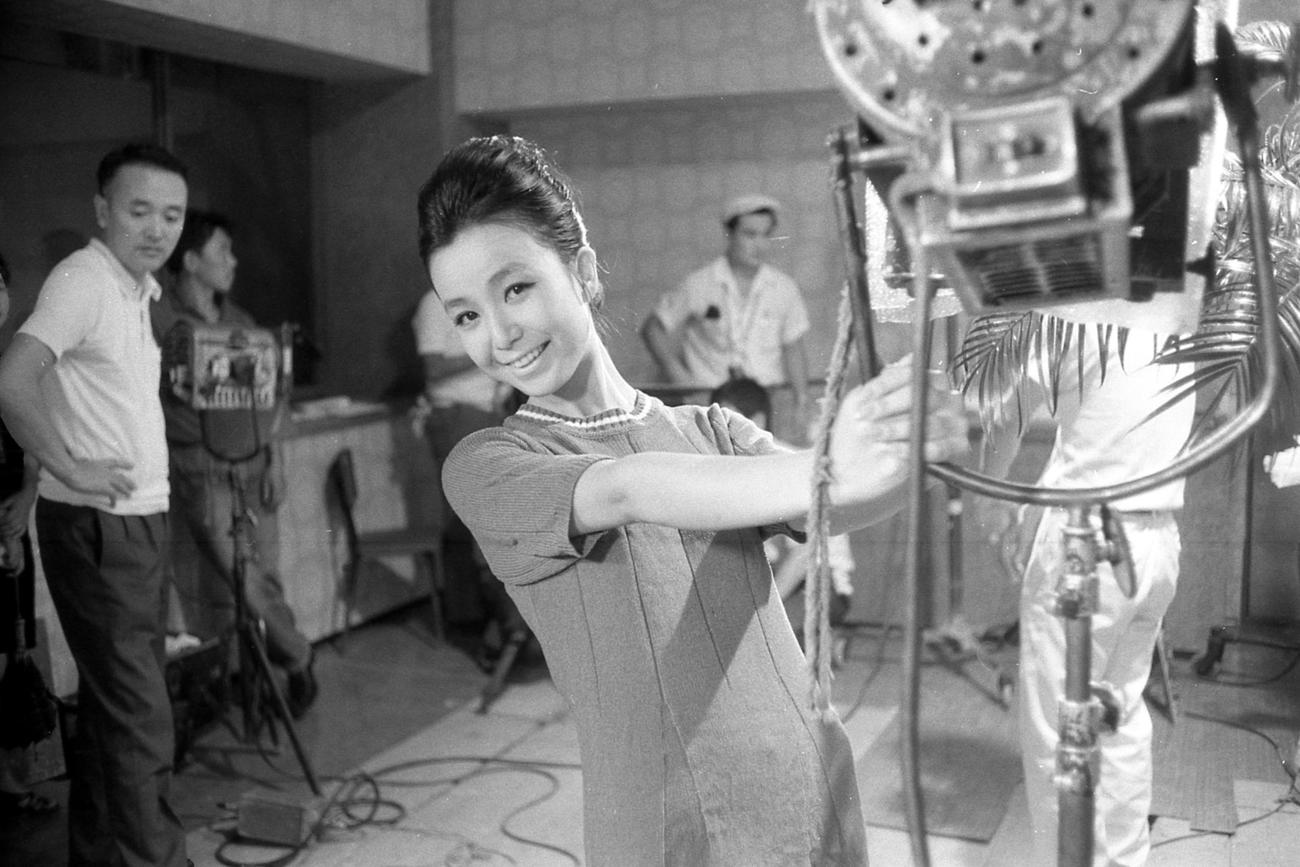 初の本格的な映画に主演した園まりさん（東京・柿の木坂の東京スタジオ）＝1968年8月26日撮影