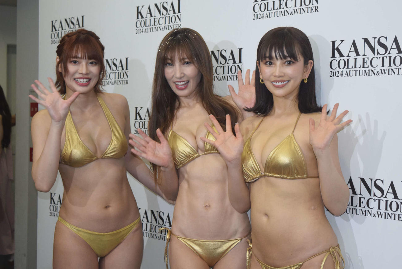 金の水着姿を披露した（左から）藤田いろは、熊田曜子、椎菜貴妃（撮影・阪口孝志）