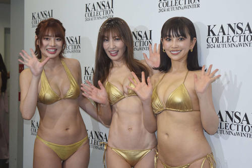 金の水着姿を披露した（左から）藤田いろは、熊田曜子、椎菜貴妃（撮影・阪口孝志）