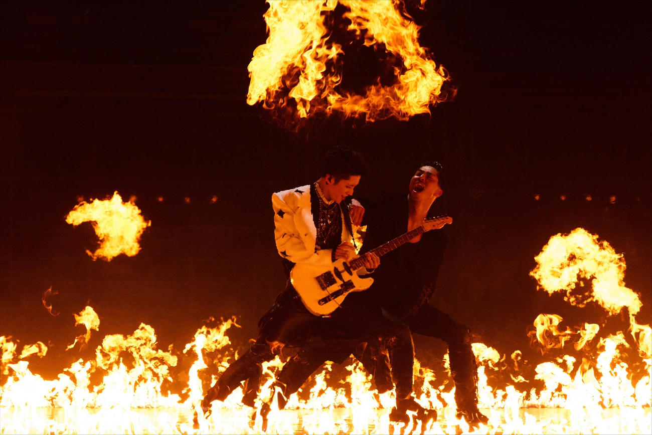中国の歌唱リアリティー番組「Call Me By Fire」に日本人として初出演したEXILE AKIRA（右）とMIYAVI
