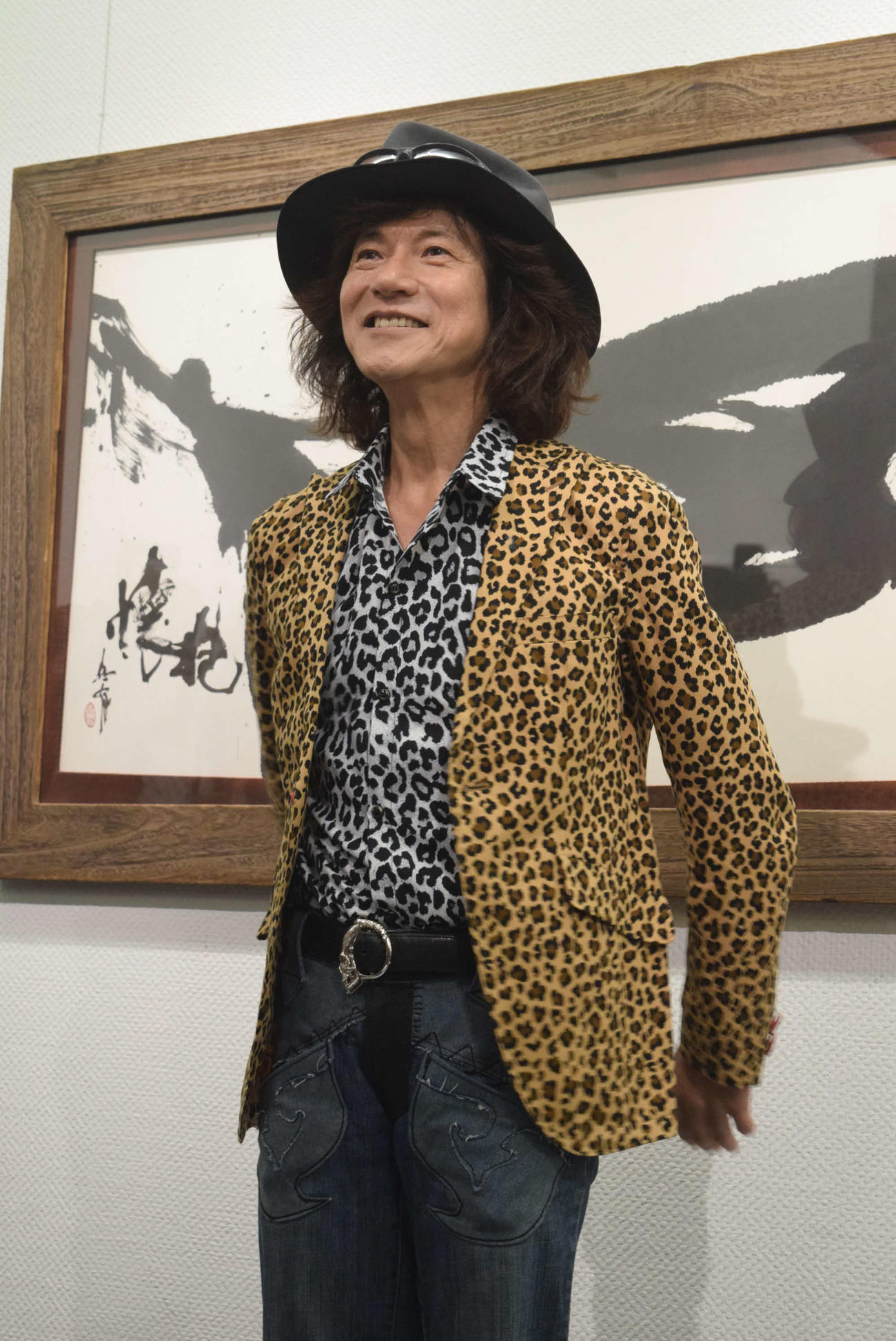 書家として初の個展でライブパフォーマンスを披露したダイアモンド☆ユカイ（撮影・阪口孝志）