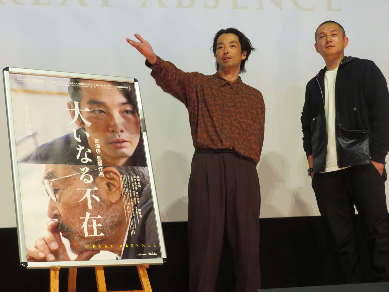 映画「大いなる不在」ティーチインイベントに登壇した森山未來（左）と近浦啓監督（撮影・村上幸将）