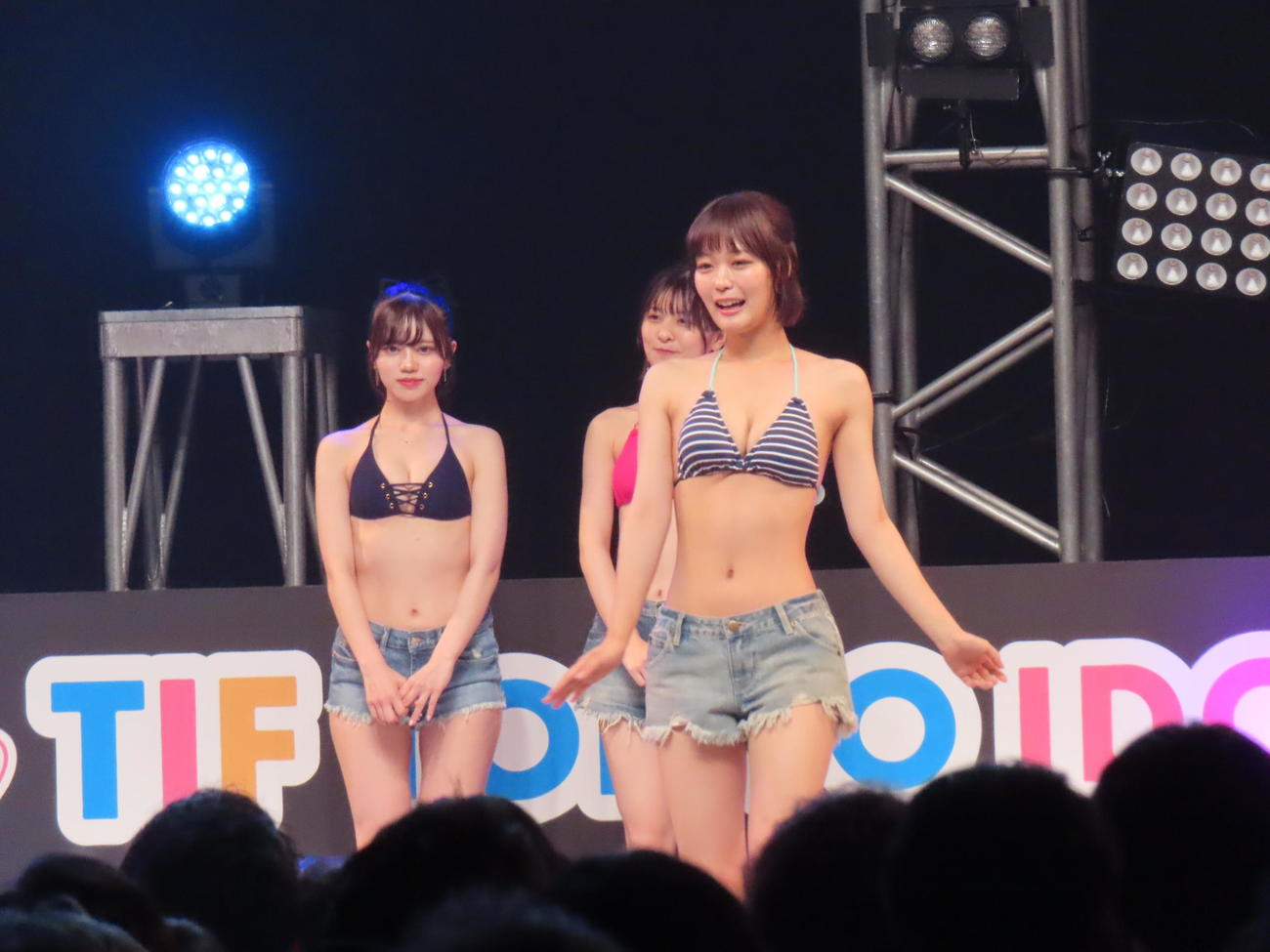 「TOKYO IDOL FESTIVAL 2024」（TIF）に登場したフジコーズのメンバー。左から上西萌々、入山七菜、上杉真央