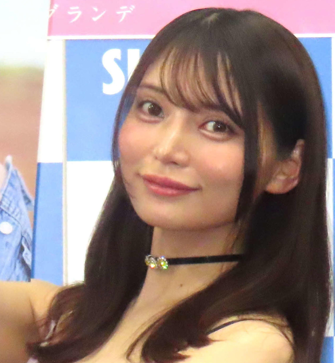 2nd写真集「colon：」お気に入りページを開く似鳥沙也加