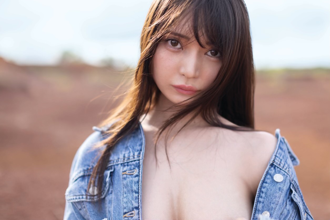 似鳥沙也加2nd写真集「colon：」のカット（C）KADOKAWA