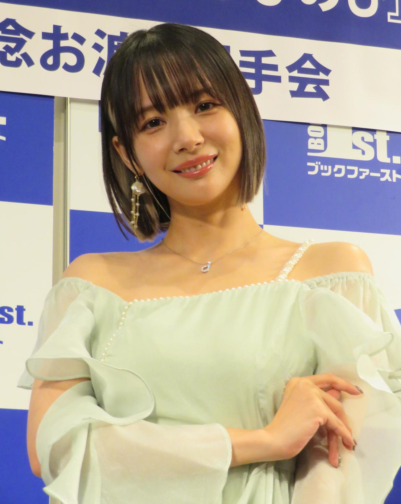 写真集「おかぴのぴ」の発売記念イベントを行った岡田紗佳