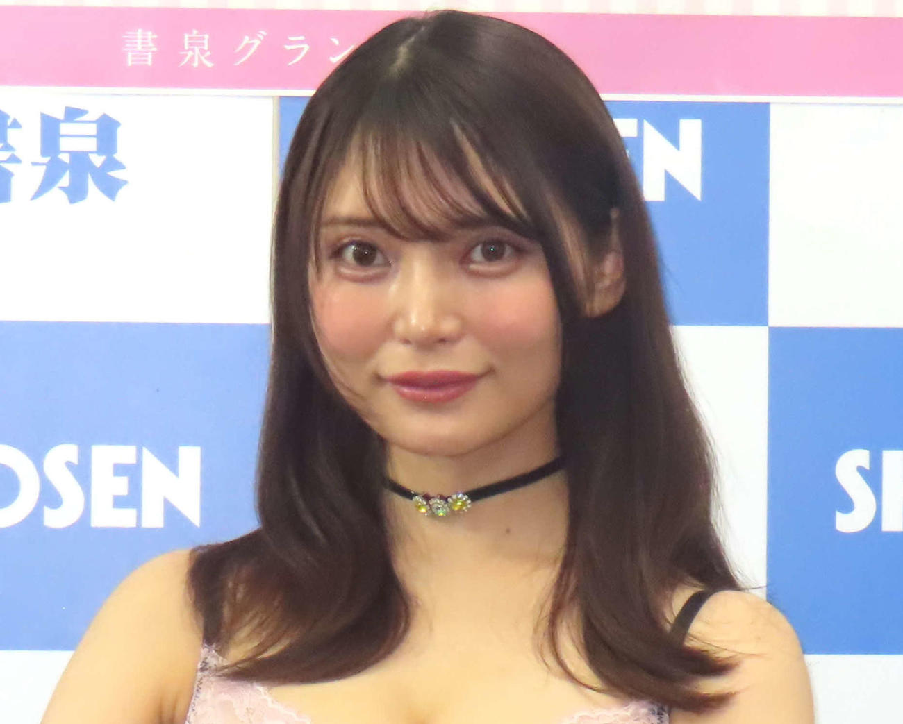 2nd写真集「colon：」お気に入りページを開く似鳥沙也加