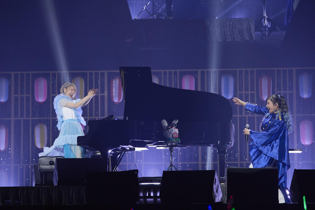 「ハラミちゃん音祭り2024～真夏のSPECIALコラボを召し上がれ！～」最終公演でコラボレーションしたハラミちゃん（左）と高橋洋子