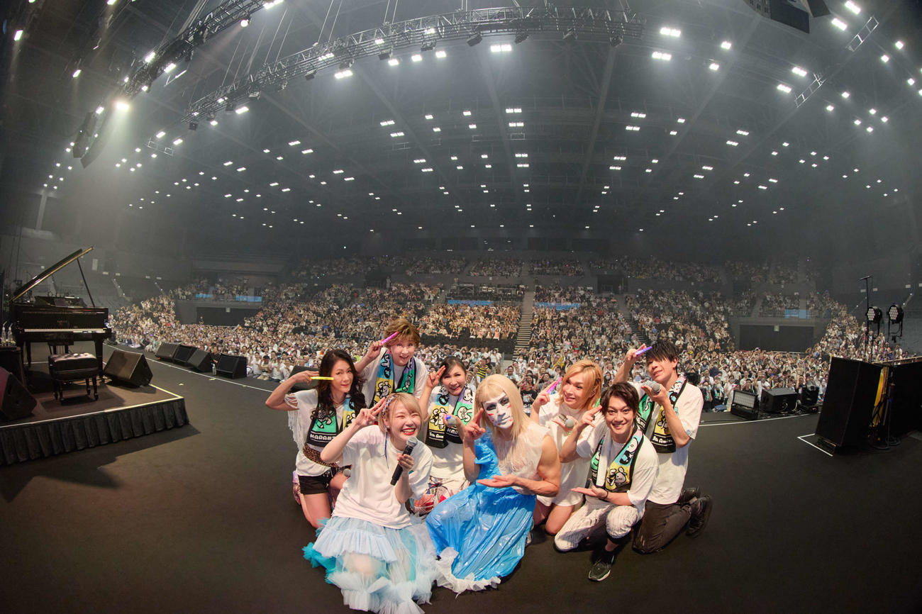 「ハラミちゃん音祭り2024～真夏のSPECIALコラボを召し上がれ！～」に出演した、左から大黒摩季、小林幸子、ハラミちゃん、高橋洋子、ゴールデンボンバー