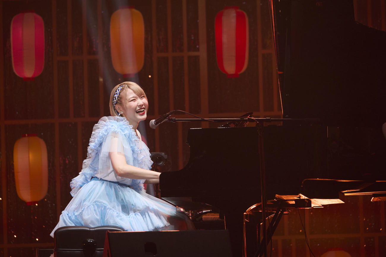 「ハラミちゃん音祭り2024～真夏のSPECIALコラボを召し上がれ！～」最終公演でピアノを演奏するハラミちゃん