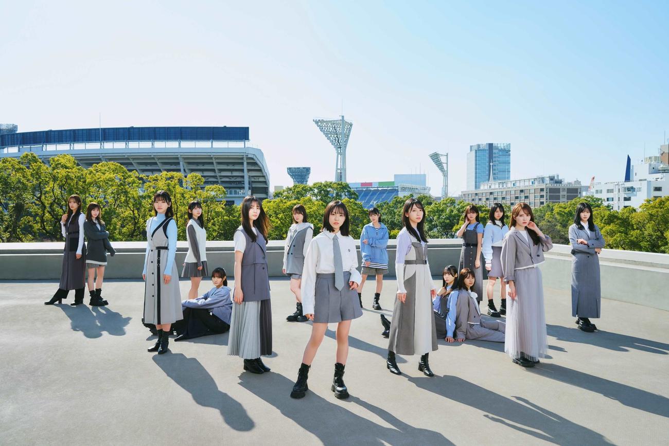 日向坂46。中央は正源司陽子