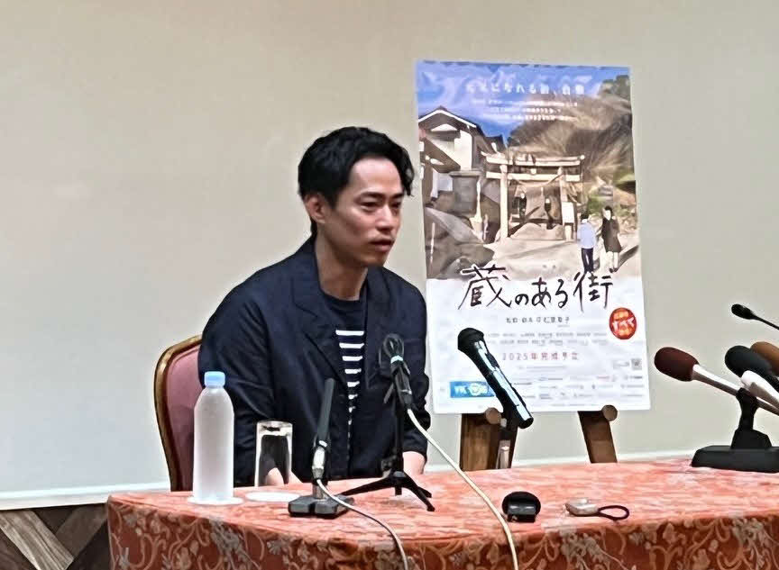 故郷の岡山県岡山県倉敷市で撮影中の映画「蔵のある街」で、俳優に初挑戦する意気込みを語った高橋大輔