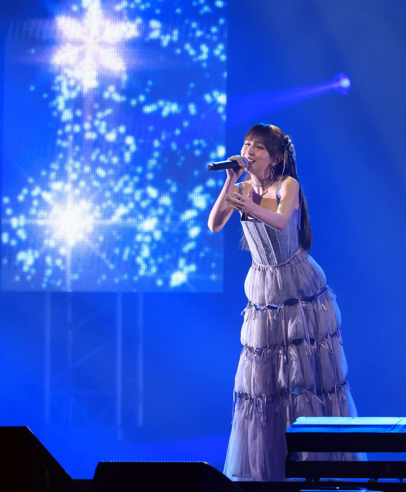 熱いステージを披露するMay J．（撮影・浅見桂子）
