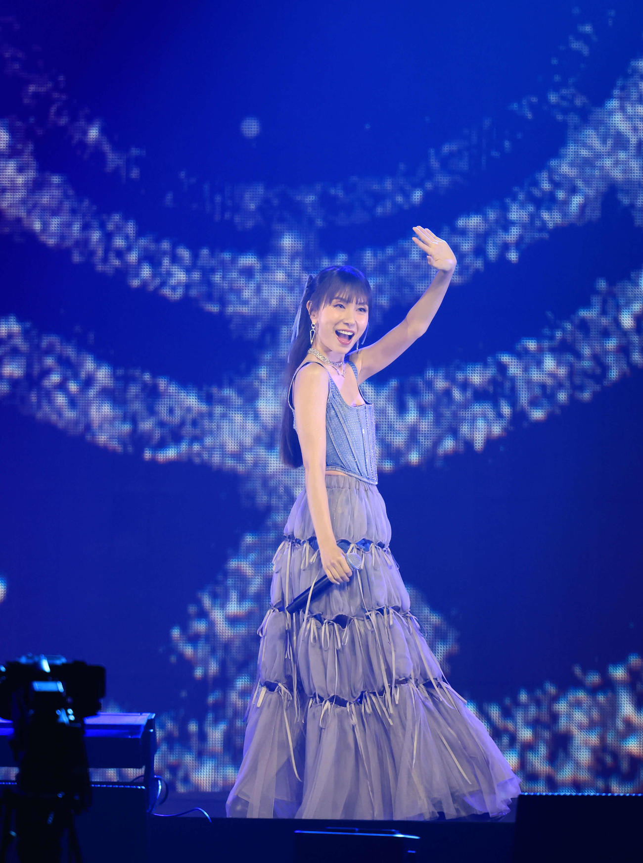 熱いステージを披露するMay J．（撮影・浅見桂子）