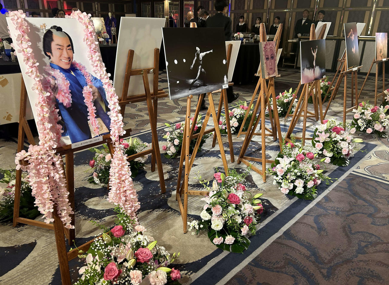 真島茂樹さんのお別れの会の展示コーナーに飾られた写真