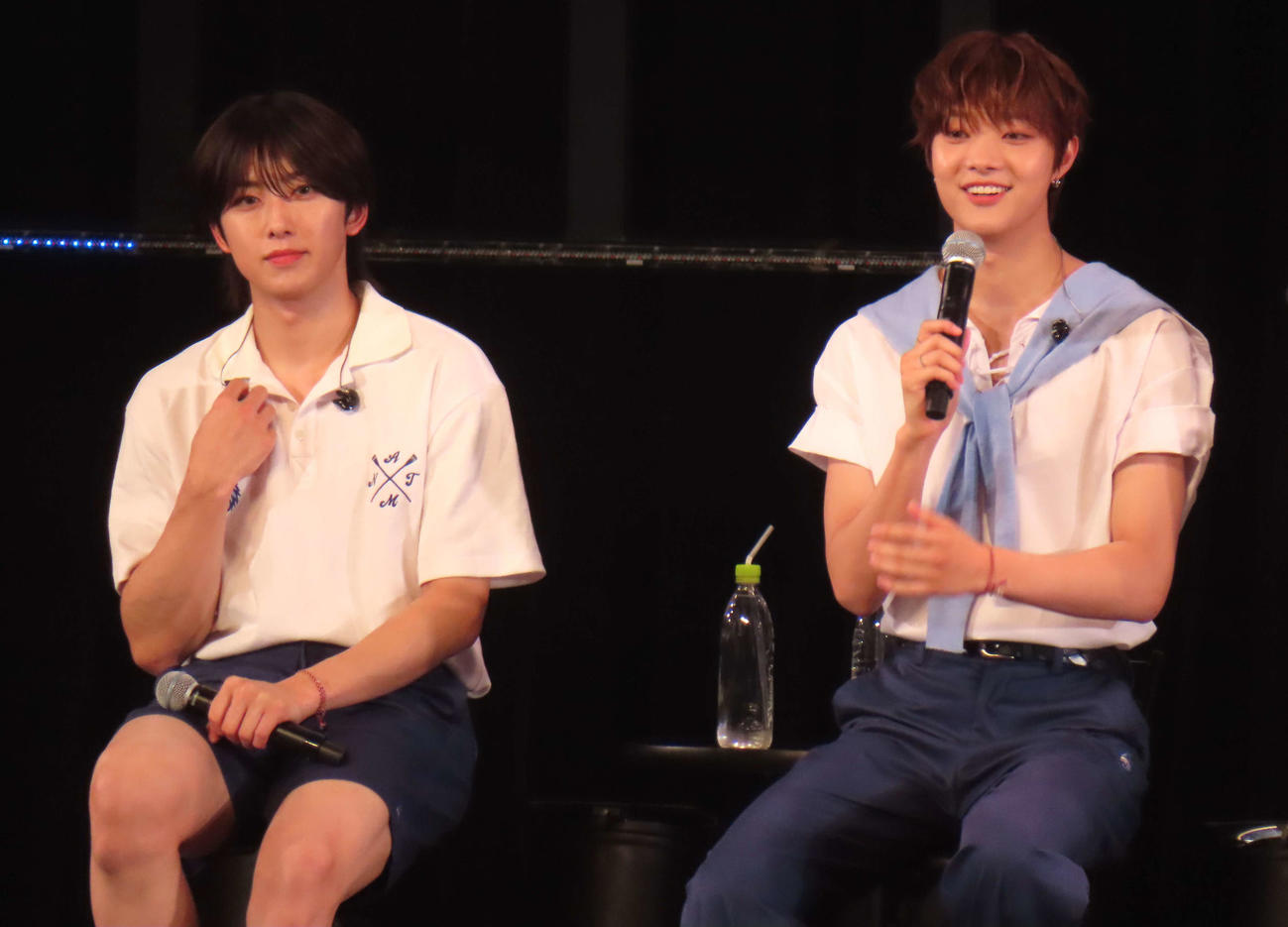 「青嵐（Aoarashi）」発売記念ショーケースに登場した、左から＆TEAMのFUMA、EJ