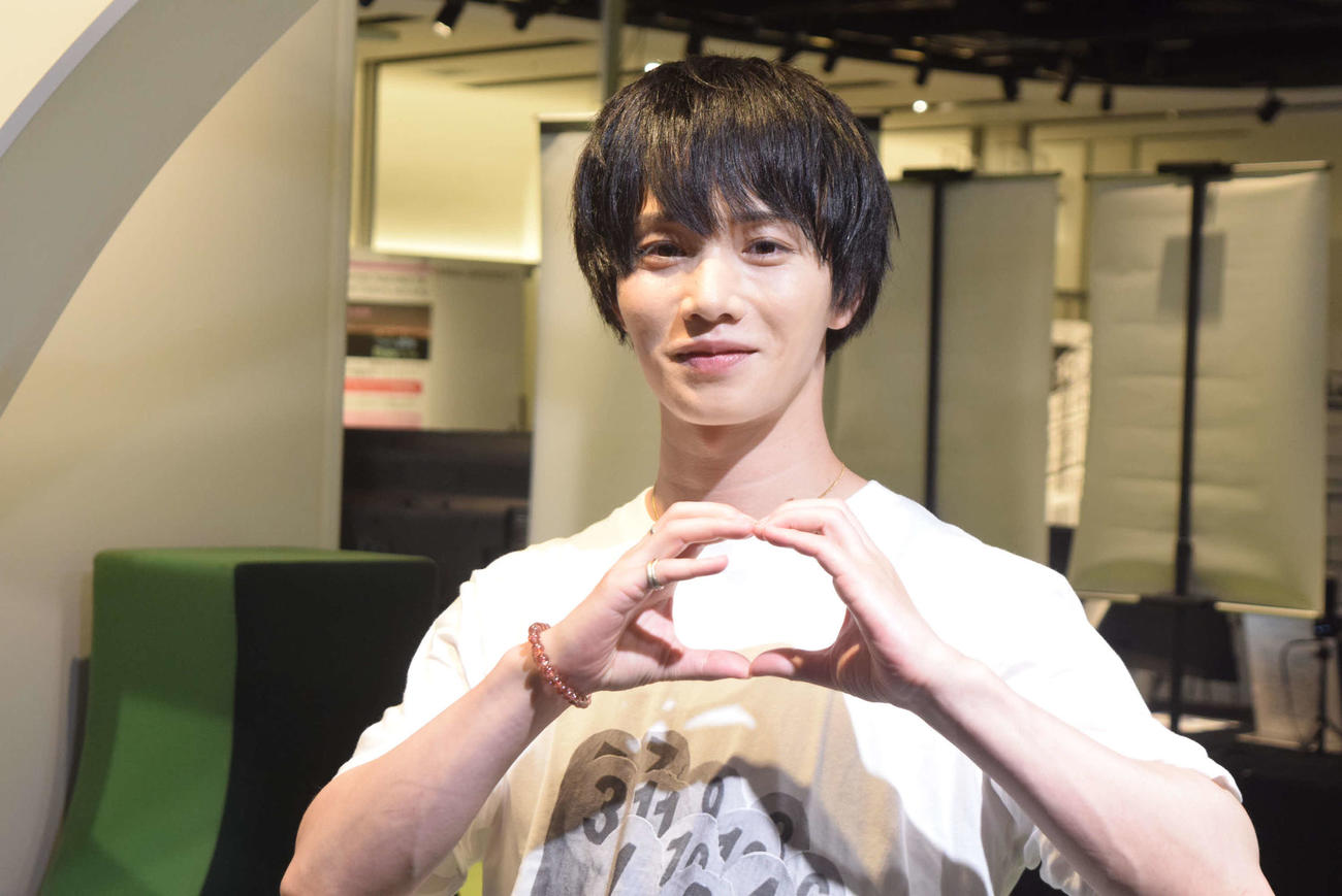 「パインアメの日」イベントに登場した植田圭輔（撮影・阪口孝志）