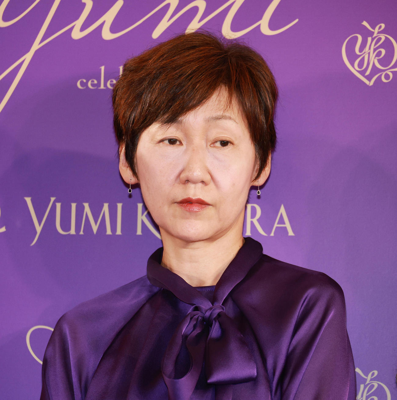 会見する新生Yumi Katsuraクリエイティブチーム飯野恵子氏（撮影・中島郁夫）