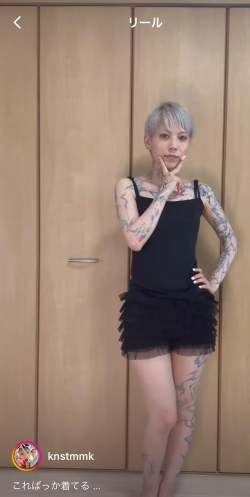 元NMB27歳歌手タトゥー公開、タンクトップからの着替え動画で大胆露出