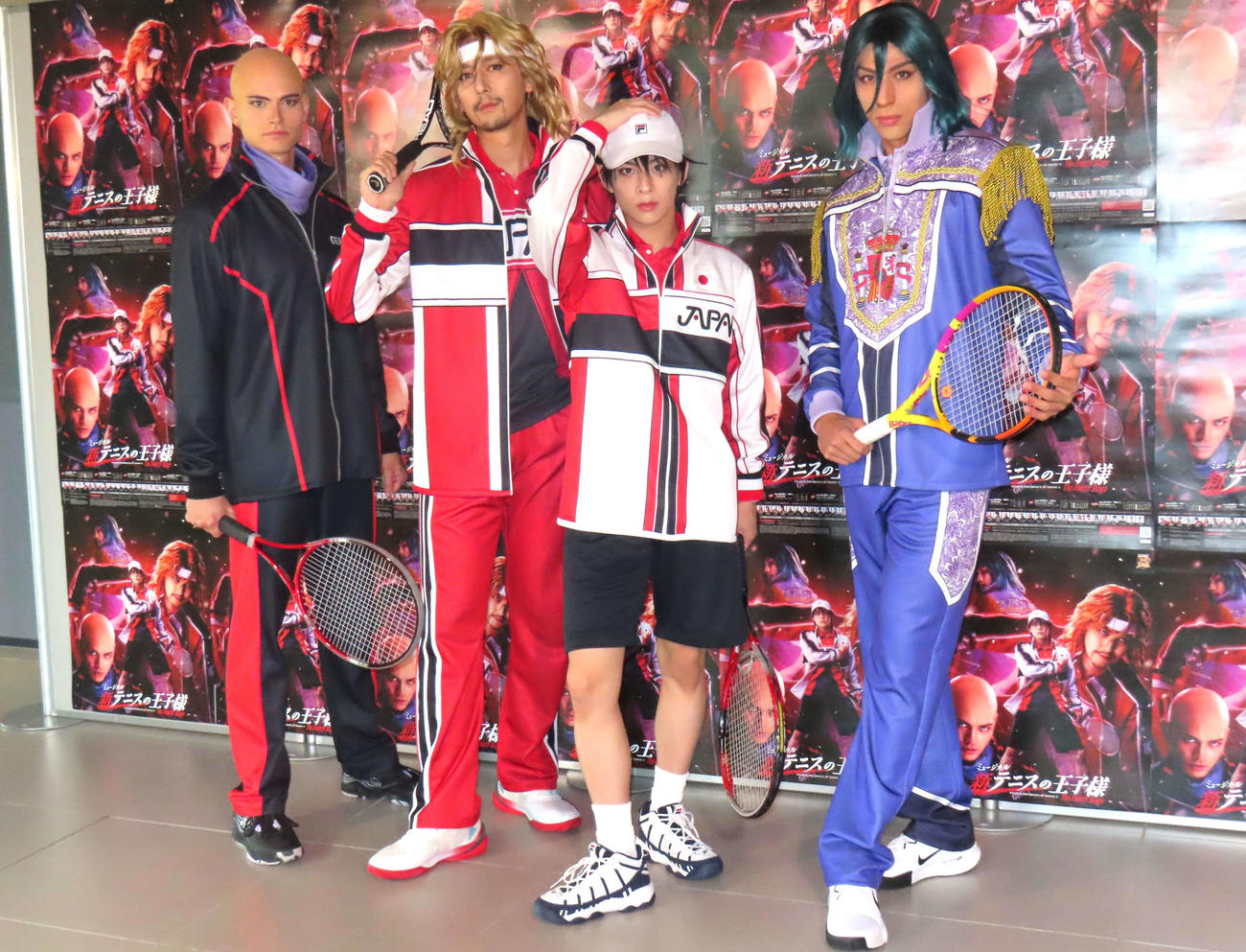 ミュージカル『新テニスの王子様』The Fourth Stageのゲネプロ取材会に登壇した、左からザック小林、佐々木崇、今牧輝琉、當間ローズ