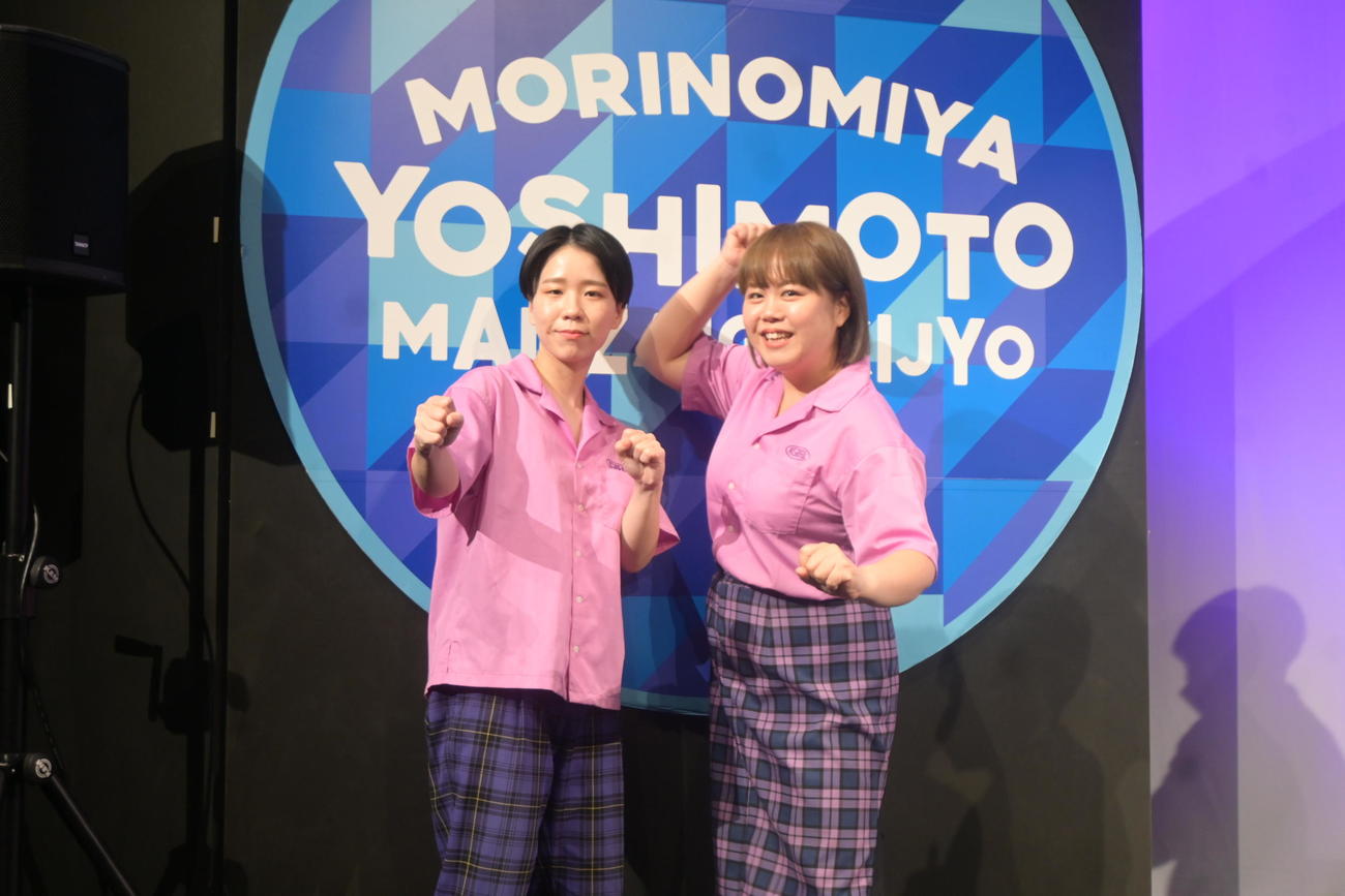 天才ピアニストの竹内知咲（左）とますみ（2022年12月撮影）