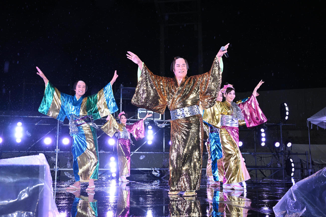 「マツケンサンバ2」を熱唱する松平健＝2022年8月20日