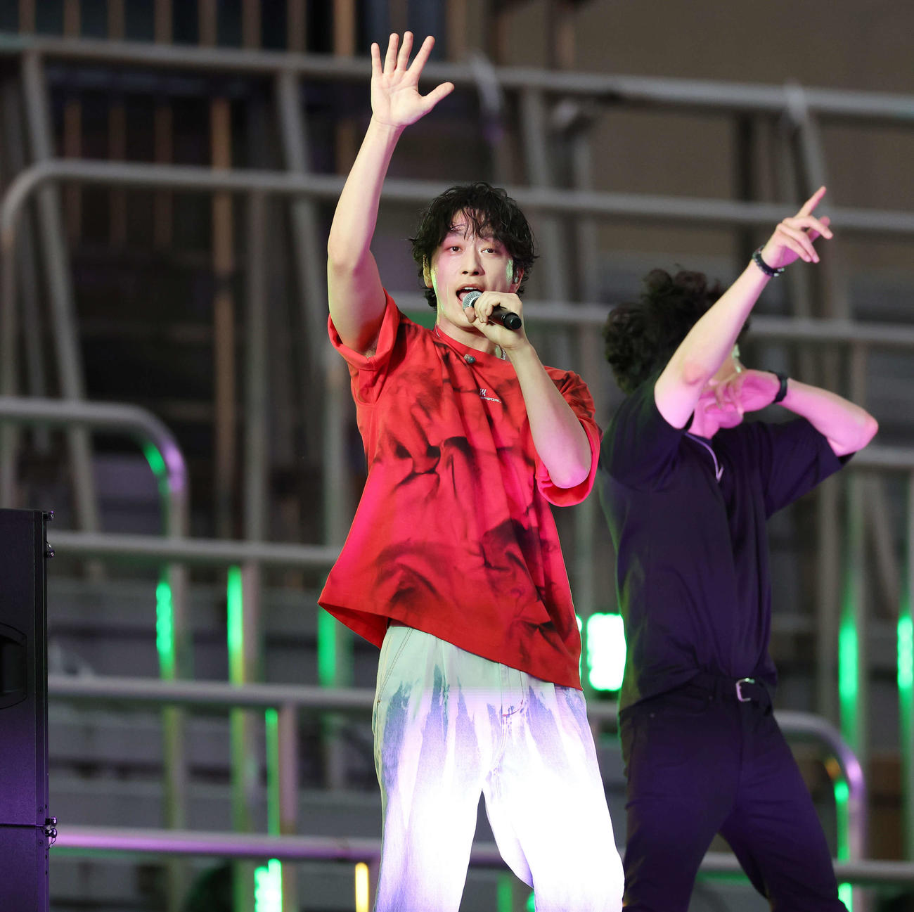 秩父宮ラグビー場でのライブで熱唱するCHANSUNG（2PM）（撮影・宮地輝）