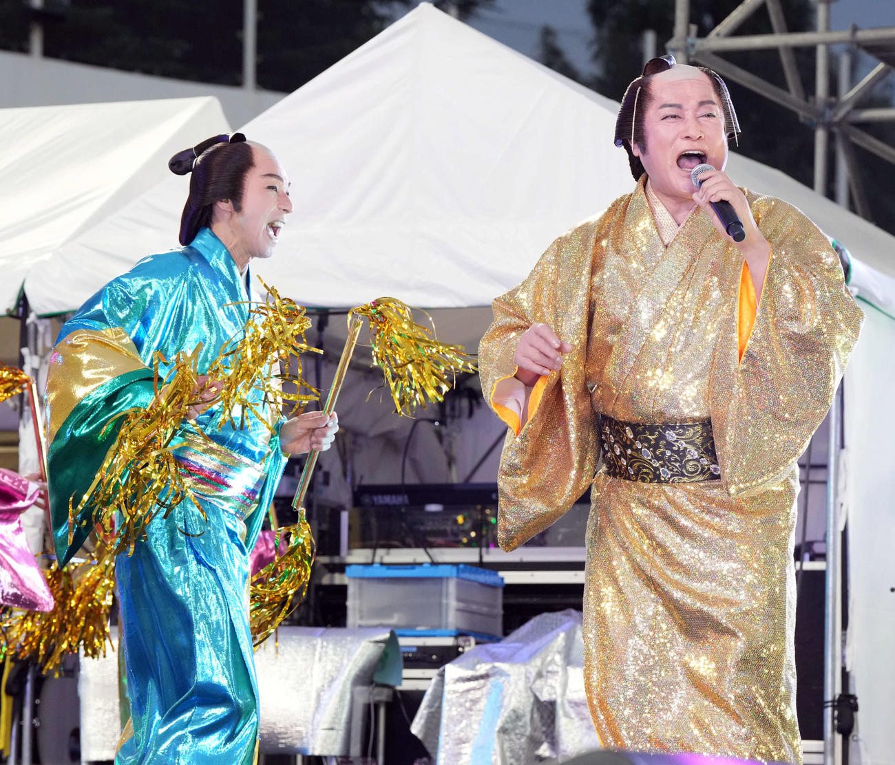 ノリノリのステージで会場を盛り上げる松平健（撮影・たえ見朱実）