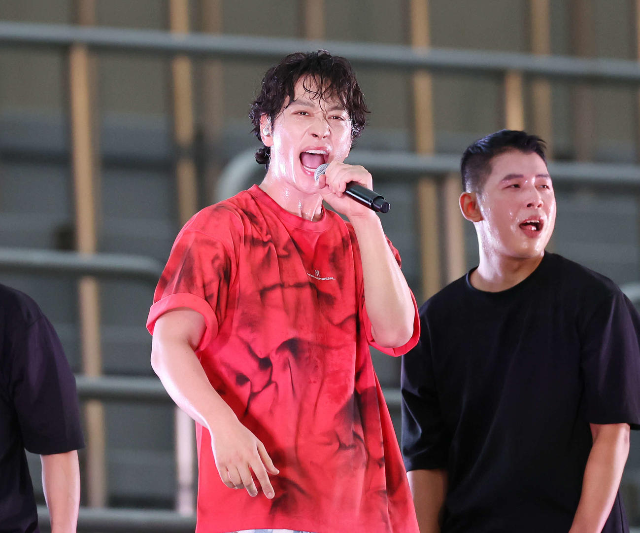 秩父宮ラグビー場でのライブで熱唱するCHANSUNG（2PM）（撮影・宮地輝）