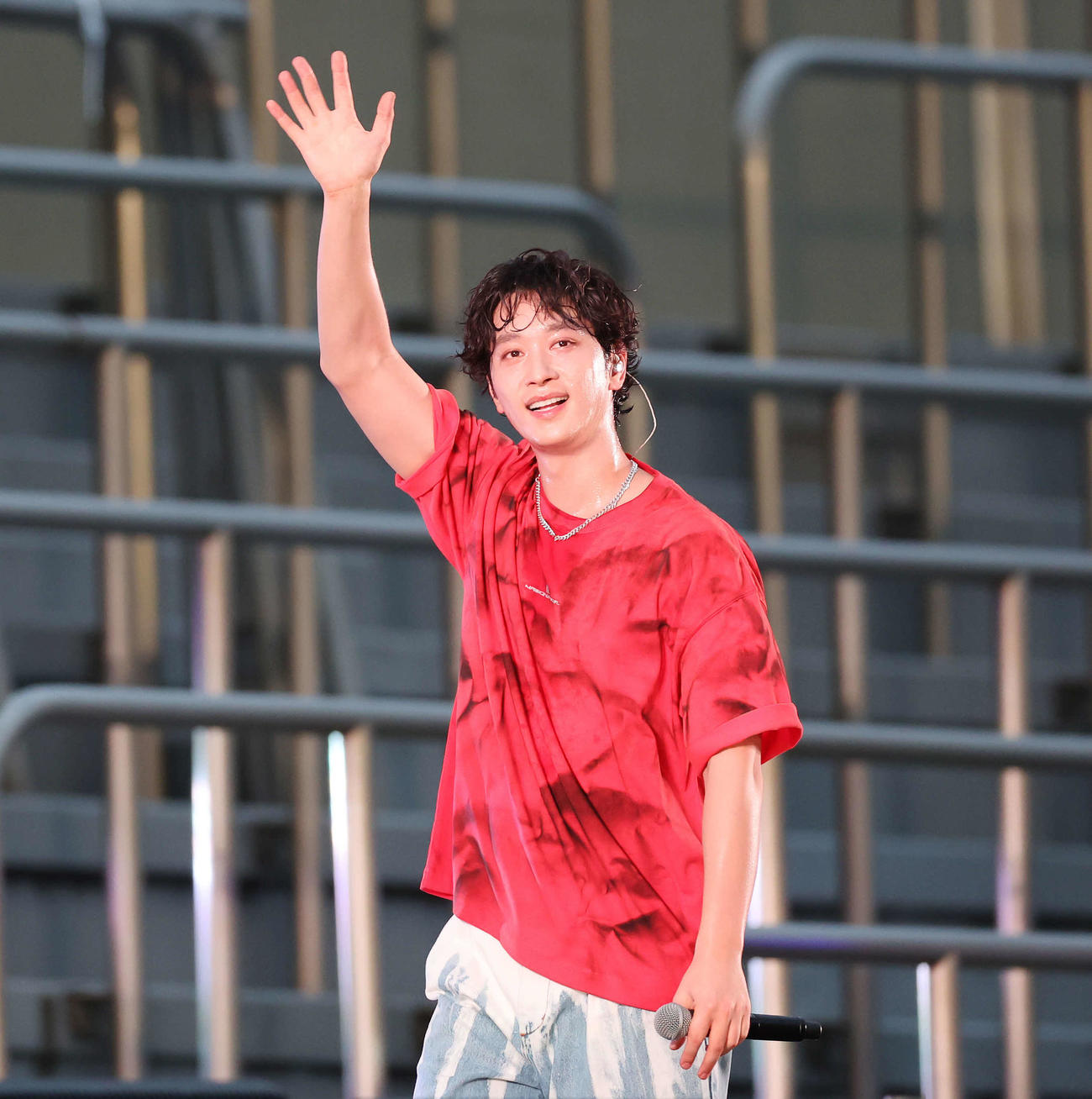 秩父宮ラグビー場でのライブに登場したCHANSUNG（2PM）（撮影・宮地輝）