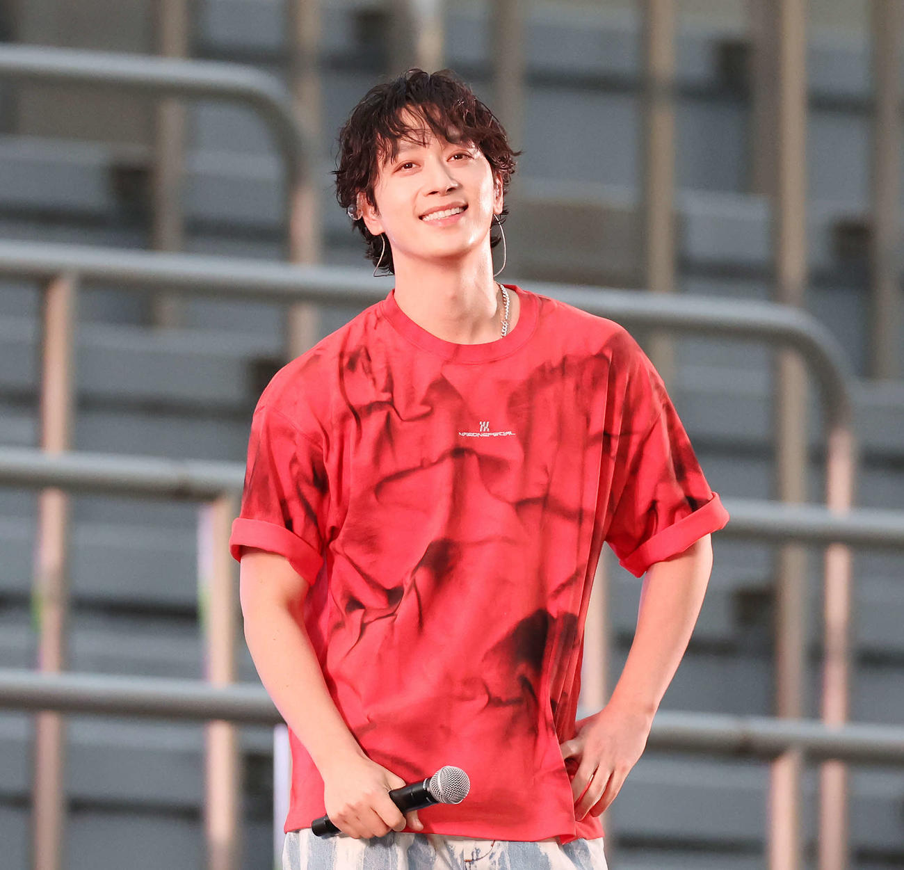 秩父宮ラグビー場でのライブに登場したCHANSUNG（2PM）（撮影・宮地輝）