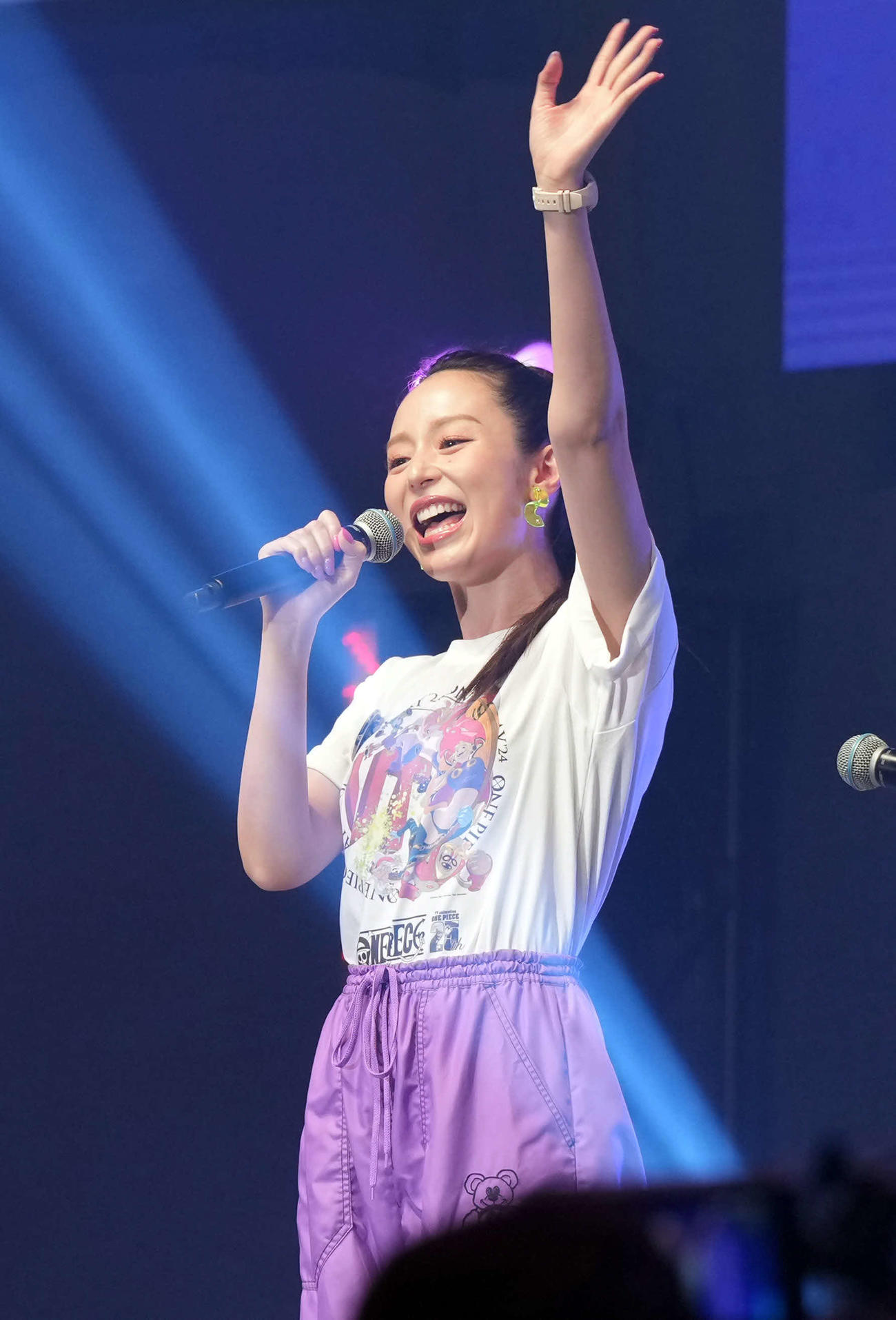 ステージに登壇したベガパンク声優陣。Dr．リリス役の平野綾（撮影・たえ見朱実）