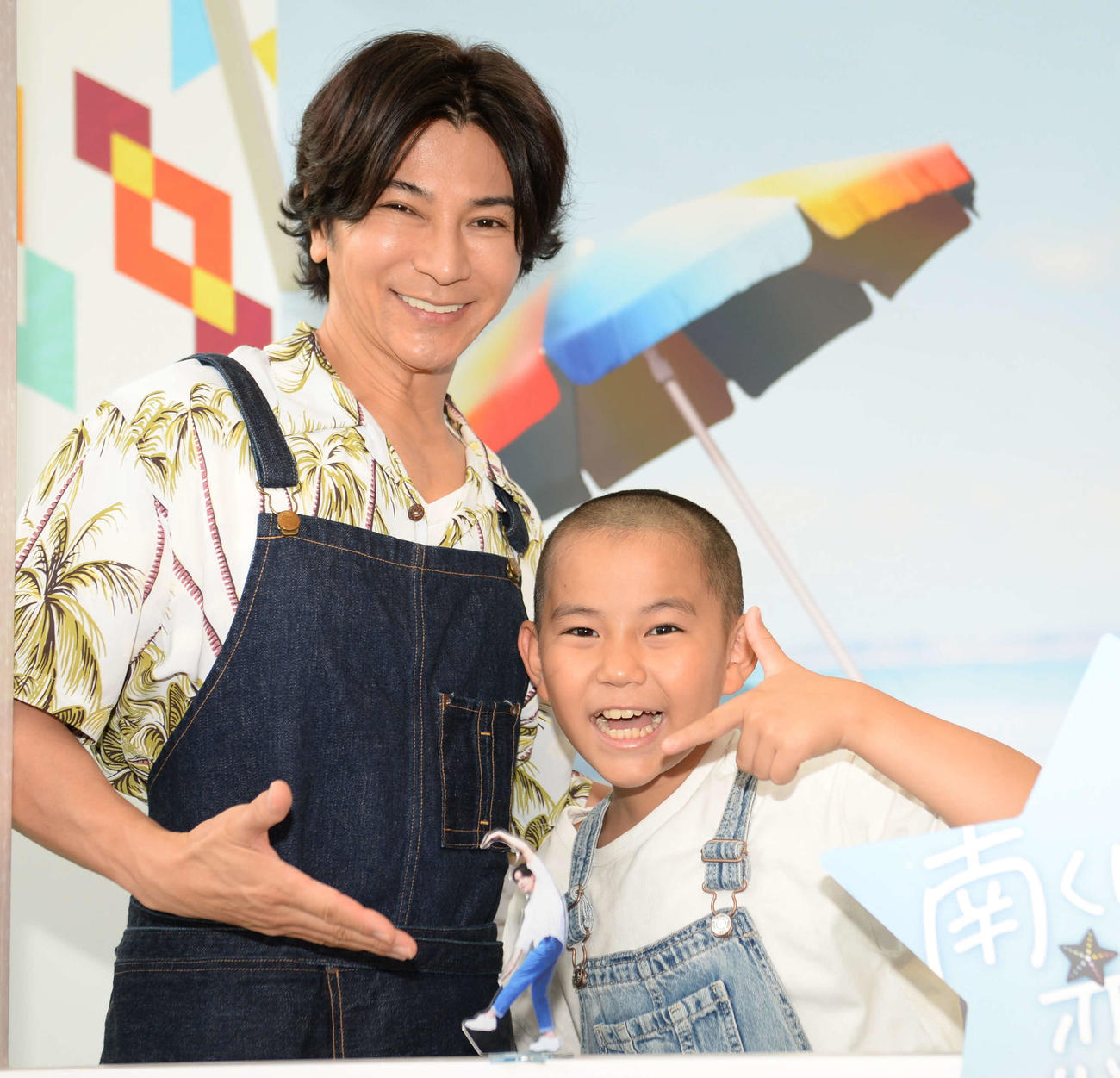 テレビ朝日の「サマステスペシャルコラボカフェ」で、一日店長になった武田真治と番家天嵩