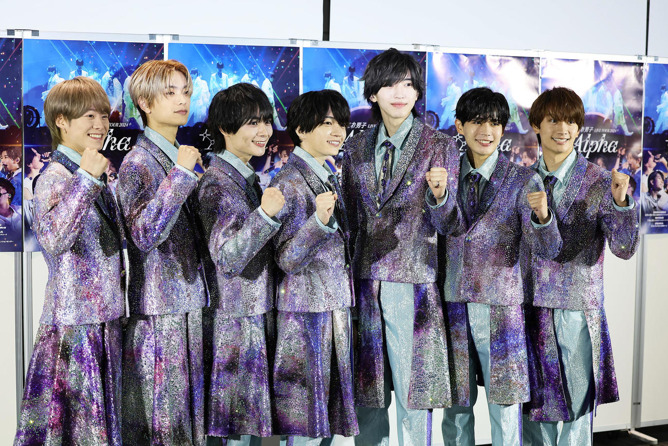 LIVE TOUR 2024　「＋Alpha」に臨むなにわ男子。左から大橋和也、高橋恭平、大西流星、西畑大吾、道枝駿佑、長尾謙杜、藤原丈一郎（撮影・足立雅史）
