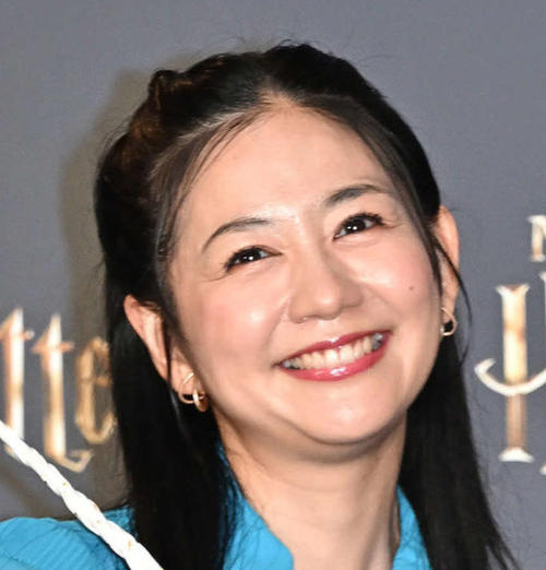 関根麻里、父・勤と東京ドームシティで親子ロケ　動物たちとふれあうほほ笑ましい姿公開