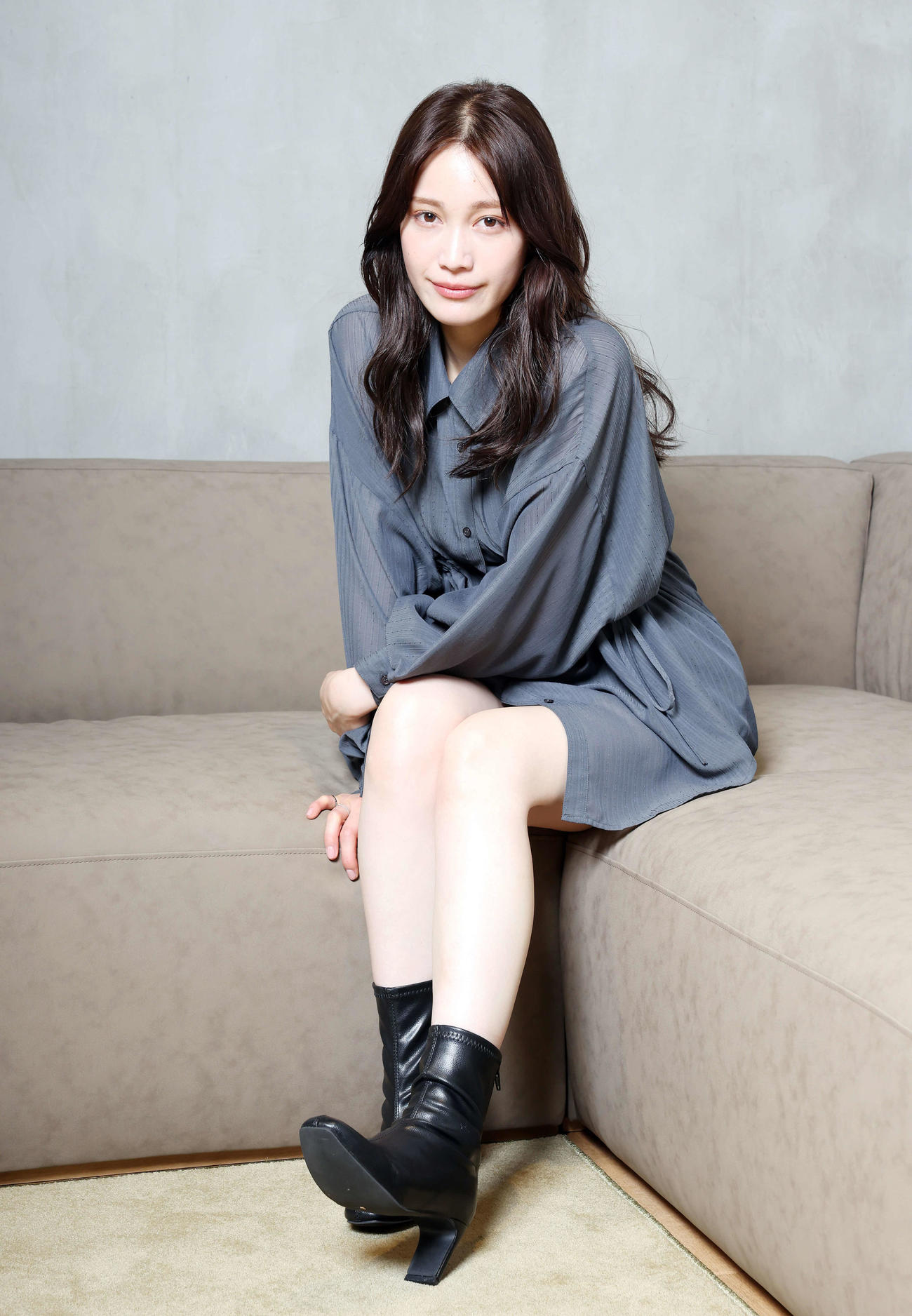 ドラマ「完璧ワイフによる完璧な復讐計画」で主演の中村ゆりかはクールで美しい表情を見せる（撮影・宮地輝）