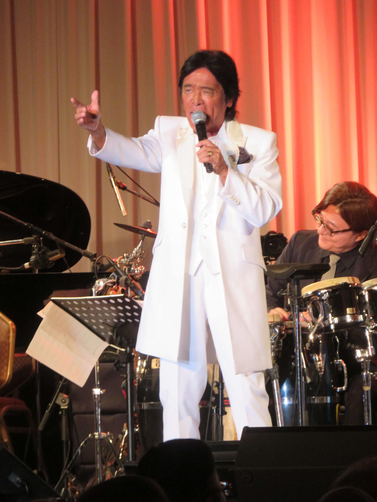 「インペリアル　ジャズ　2024」で熱唱する松崎しげる（撮影・村上幸将）