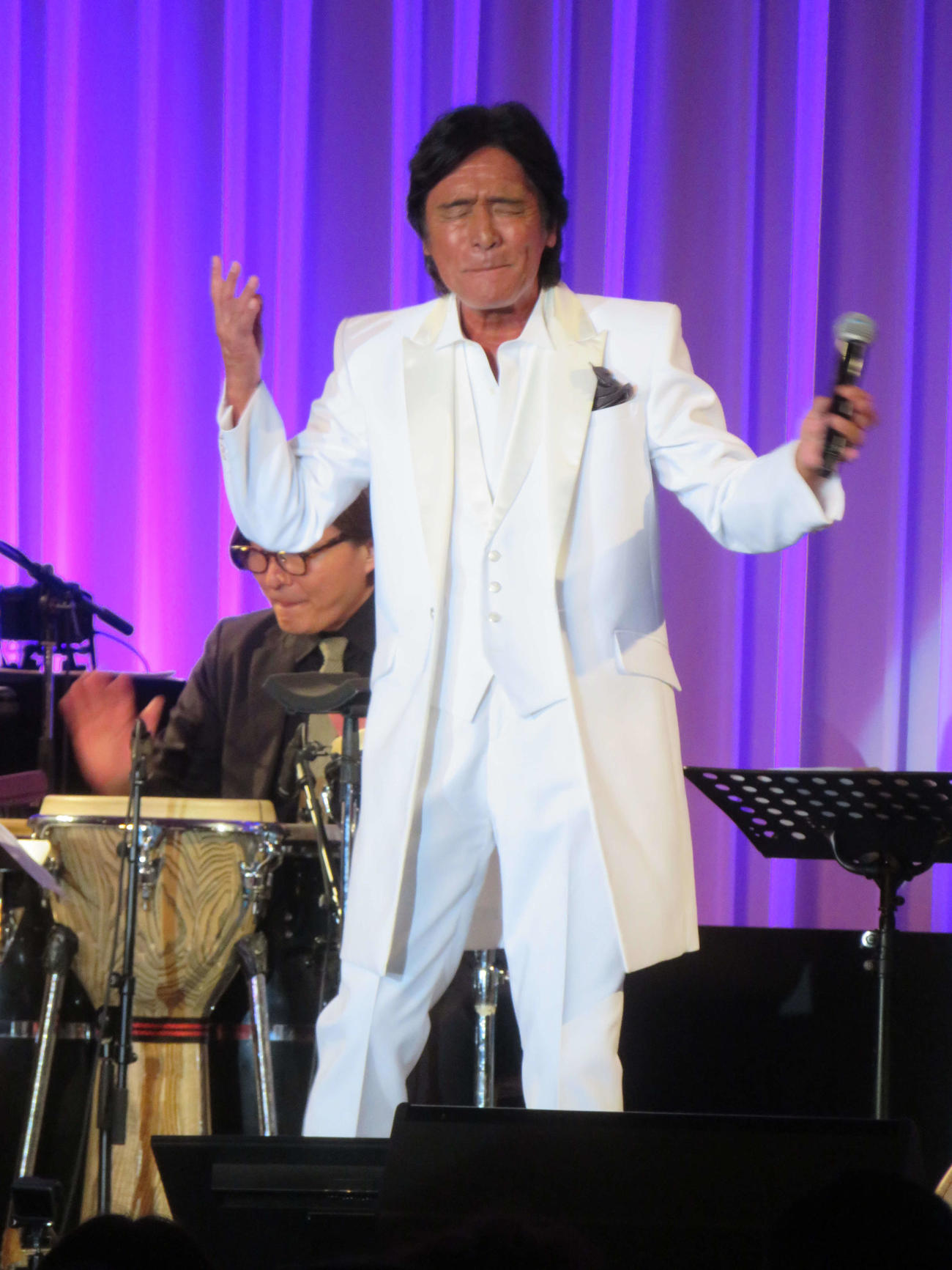 「インペリアル　ジャズ　2024」で「愛のメモリー　JAZZ ver」を熱唱する松崎しげる（撮影・村上幸将）