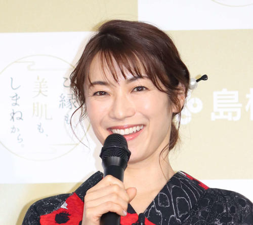 内山理名「健康のバロメーターの１つです！」とブランチのカツサンドをぺろり