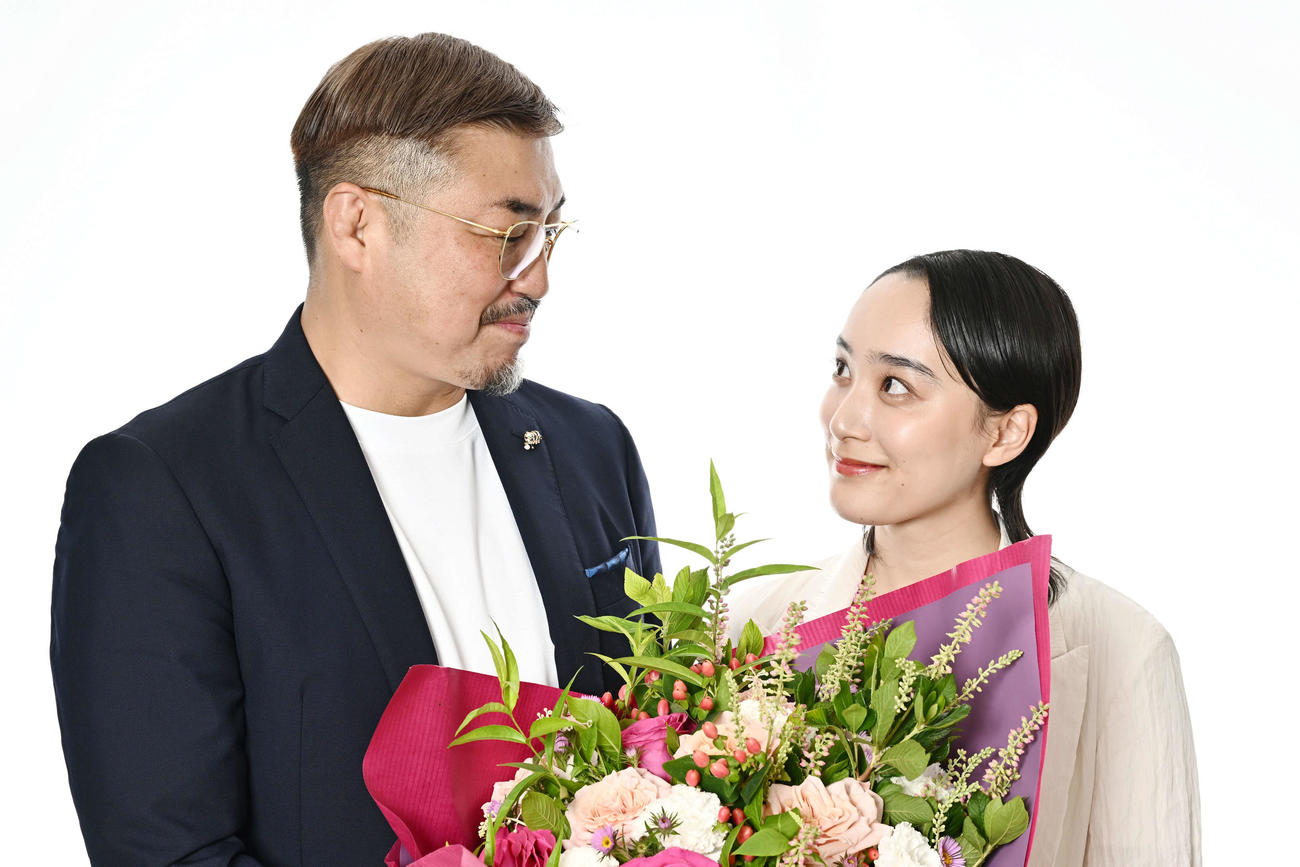 結婚した吉田美佳子（右）と元プロボクサーの大嶋宏成氏（撮影・滝沢徹郎）