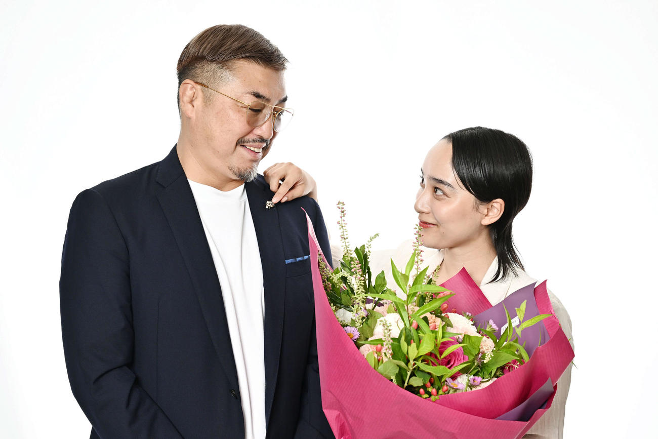 結婚した吉田美佳子（右）と元プロボクサーの大嶋宏成氏（撮影・滝沢徹郎）