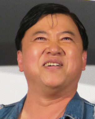 スギちゃん、子どもを抱っこする姿があの野球選手そっくりと話題に「パパになったらこんな感じ」